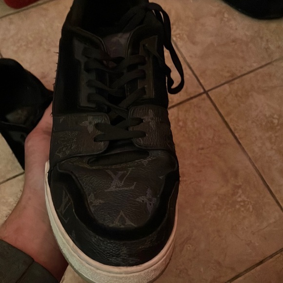 Louis Vuitton Sneakers - Picture 1 of 3